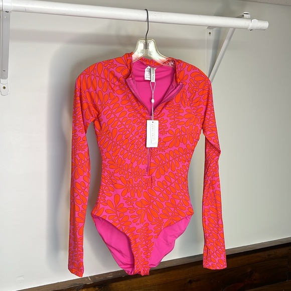 NWT Trina Turk Womens’ Trellis Paddle Suit MSRP $184- Small